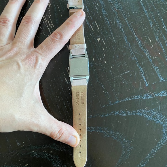 Kenneth Cole watch in Light Pink leather - Picture 4 of 5